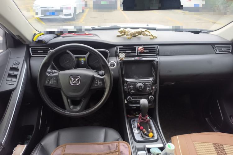 Used JMC Yusheng S330 2016 1.5L GTDi Automatic Two-Wheel Drive Prestige Edition Center Console