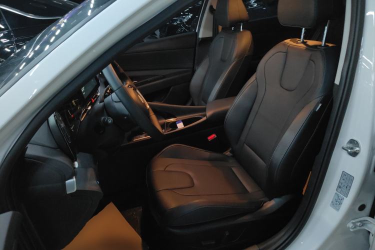 Used Hyundai Elantra 2023 1.5L CVT LUX Prestige Edition Left Front Seat