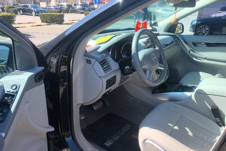 Used Mercedes-Benz R-Class 2010 R 350 L 4MATIC Grand Edition
