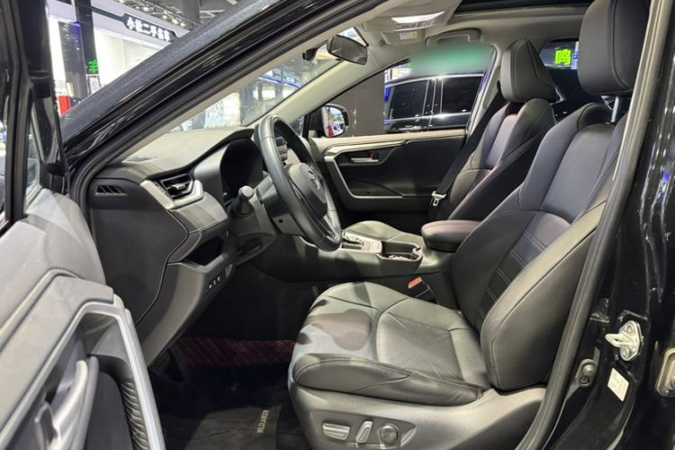 Used Toyota Wildlander 2023 2.0L CVT Two-Wheel Drive Luxury PLUS Edition
