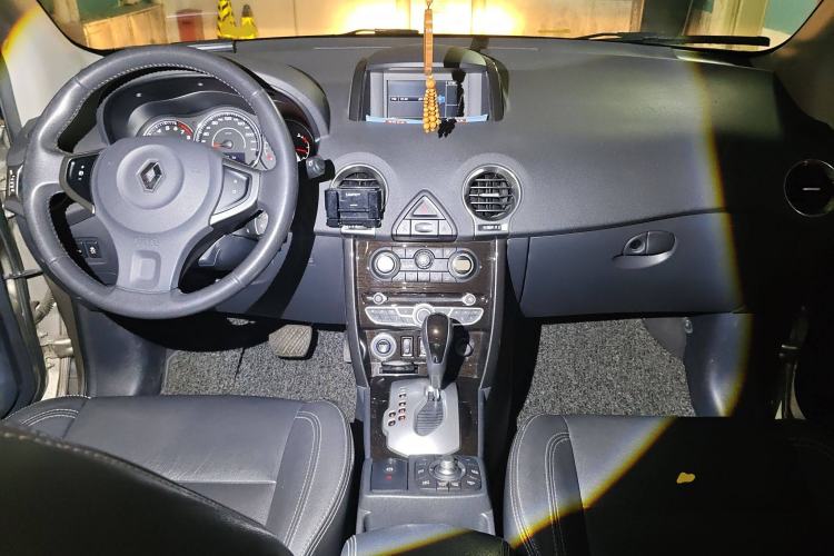 Used Renault Koleos 2012 2.5L 4x4 Comfort Edition with Navigation