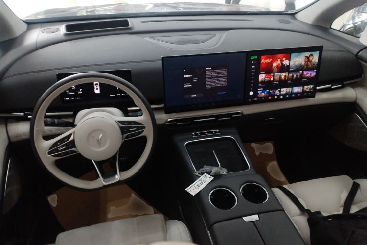 Used VOYAH Dream 2025 PHEV Four-Wheel Drive Prestige Kunpeng Edition
