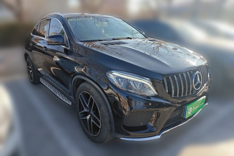 Used Mercedes-Benz GLE Coupe 2017 GLE 320 4MATIC Coupe SUV Front Right 45 Deg