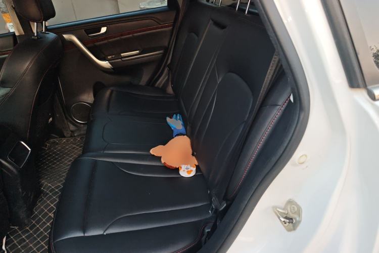 Used Haval H6 2015 Revised Version Sport Edition 1.5T Manual Transmission Two-Wheel Drive Elite Grade Left Rear Seat