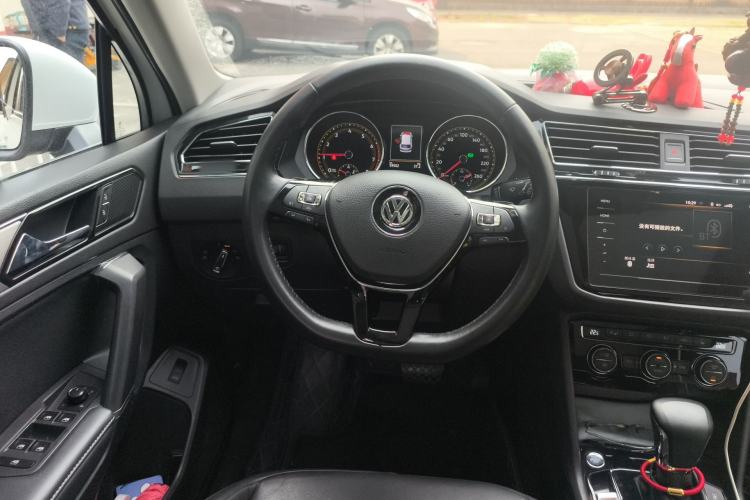 Used Volkswagen Tiguan L 2019 Revised 330TSI Automatic Two-Wheel Drive Smart & Luxury Edition China VI Standard Steering Wheel