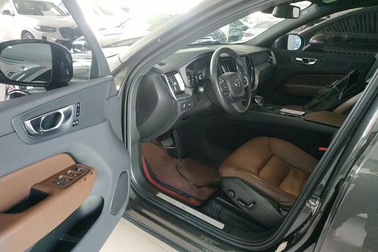 Used Volvo XC60 2021 T5 4x4 Smart Luxury Edition
