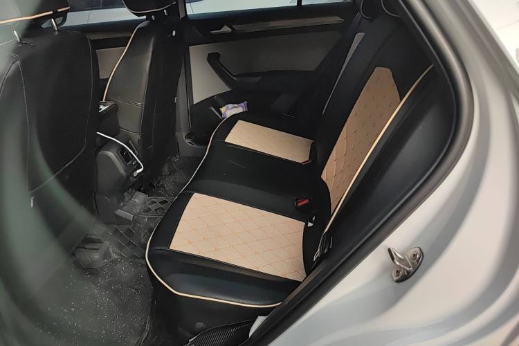 Used Volkswagen T-ROC 2024 300TSI DSG Two-Wheel-Drive Chen Guang Edition Left Rear Seat