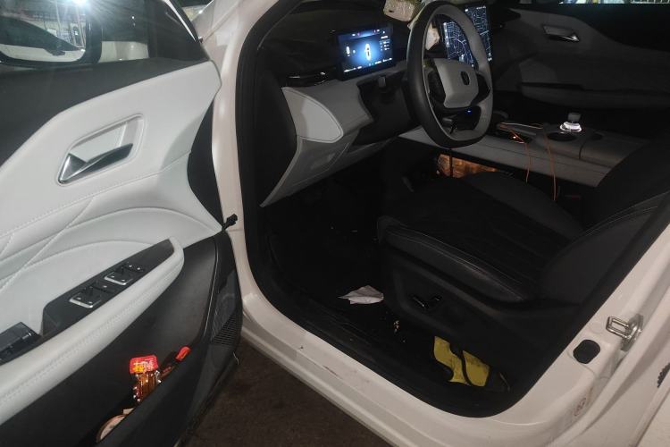 Used CHANGAN UNI-Z New Energy 2024 Blue Whale Smart Electric iDD 125km Beyond Edition Driver Seat