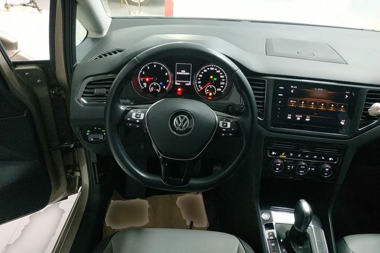 Used Volkswagen Golf Sportsvan 2019 280TSI Automatic Sentinel Model China VI Standard Steering Wheel