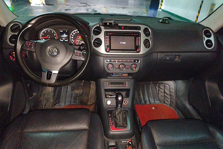 Used Volkswagen Tiguan 2015 1.8TSI Automatic Two-Wheel Drive Luxury Model Center Console