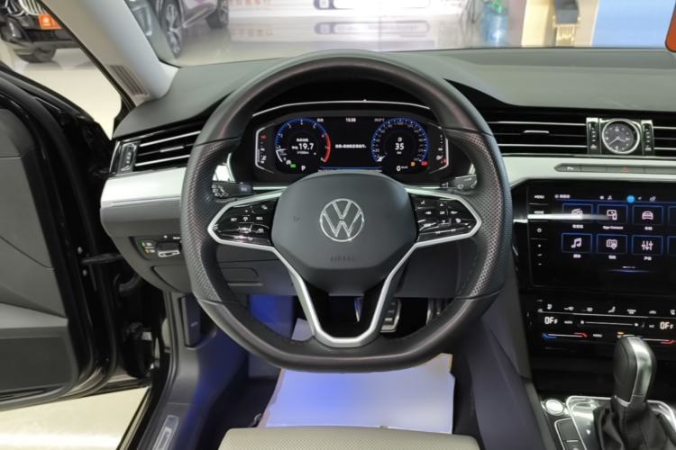 Used Volkswagen Magotan 2023 2 Million Units Commemorative Edition 330TSI DSG Luxury Version Steering Wheel