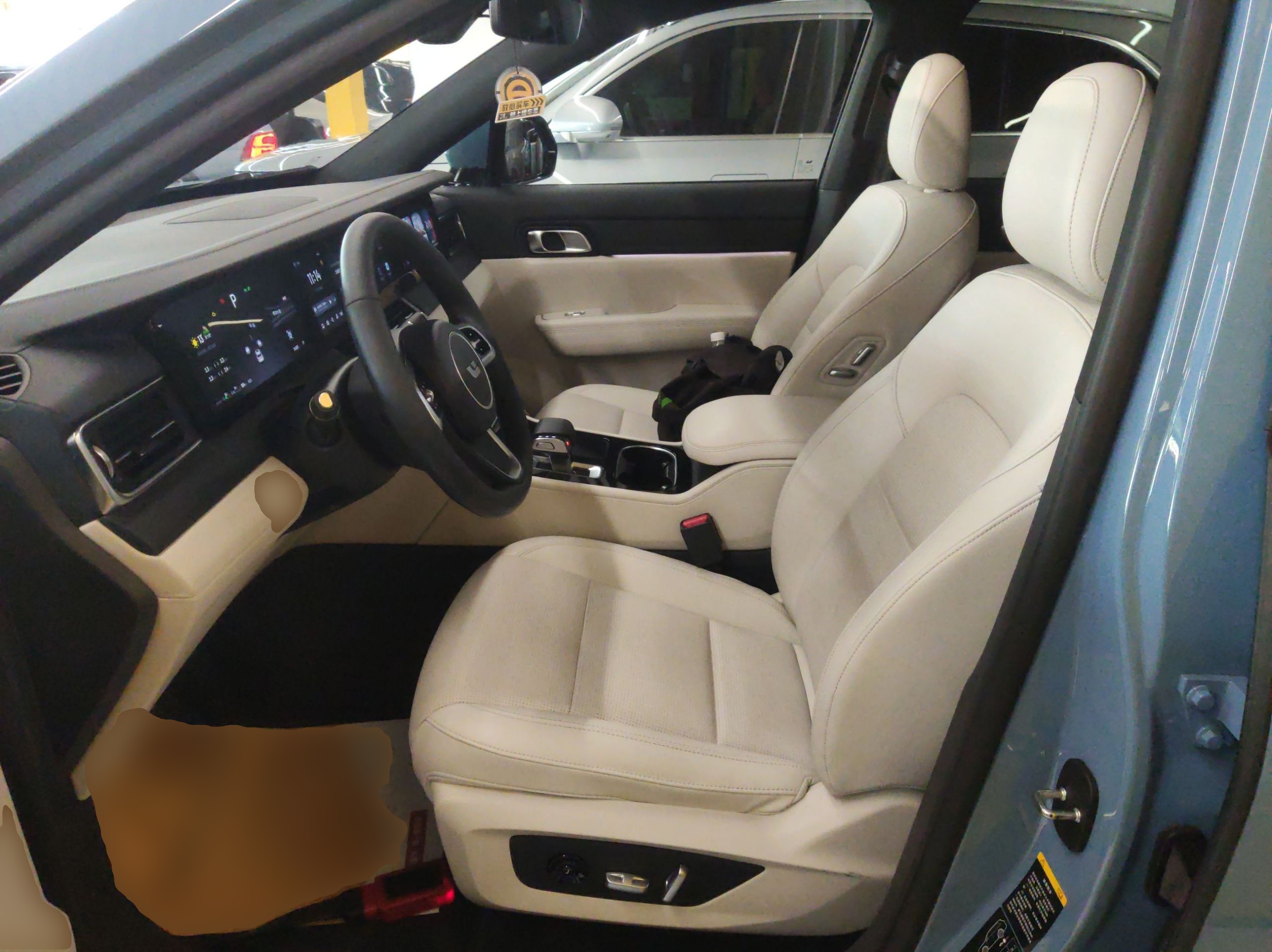 Переднее сиденье в автомобиле