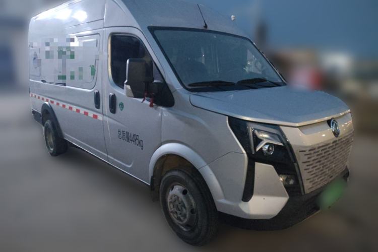 Used Dongfeng Yufeng 2023 V9+ 2.3T Manual Rear-Drive Cargo Van with Dual Rear Tires 3-Seater
