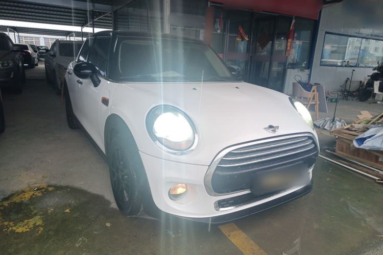 Used MINI 2016 1.5T COOPER Five-Door Edition Front Right 45 Deg