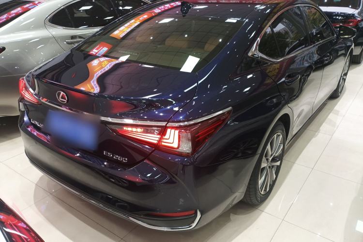 Used Lexus ES 2018 260 Excellence Edition China VI Standard
