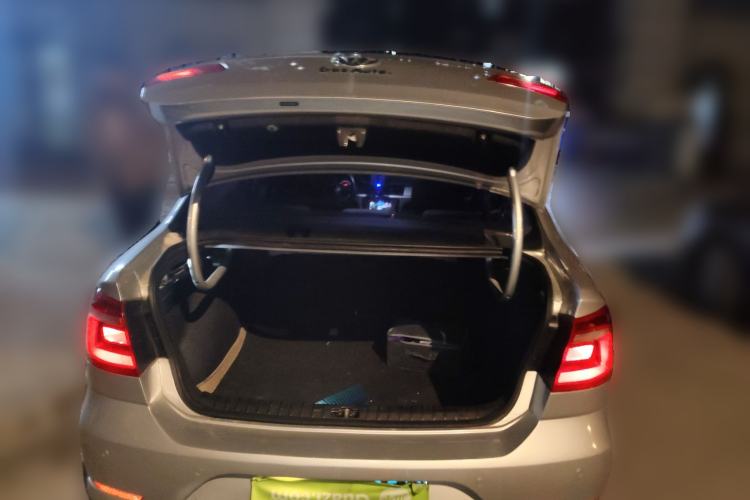 Used Volkswagen Bora 2015 Value Edition 1.6L Manual Fashionable Style
