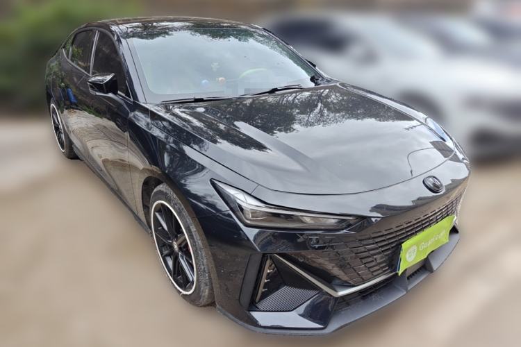 Used CHANGAN UNI-V 2022 1.5T Prestige Version Front Right 45 Deg