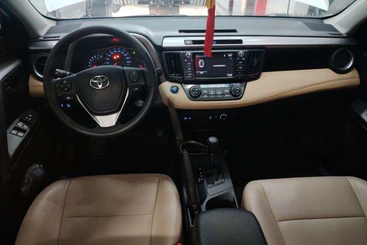 Used Toyota RAV4 2016 2.0L CVT Two-Wheel Drive Fashion Edition China V Standard Center Console