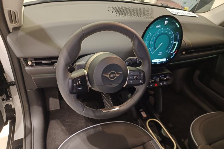 Used MINI Electric MINI COOPER 2025 456km COOPER E Classic Style
