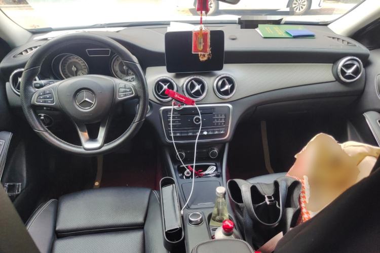 Used Mercedes-Benz GLA 2017 GLA 220 4MATIC Fashion Model Center Console