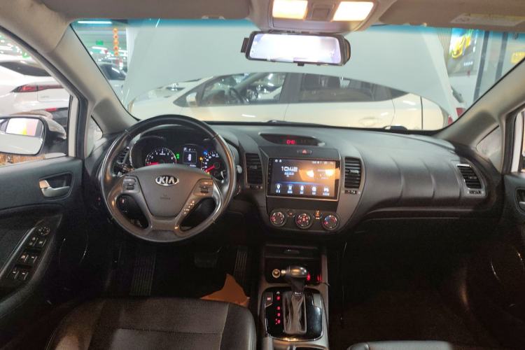 Used Kia K3 2016 1.6L Automatic GLS Center Console