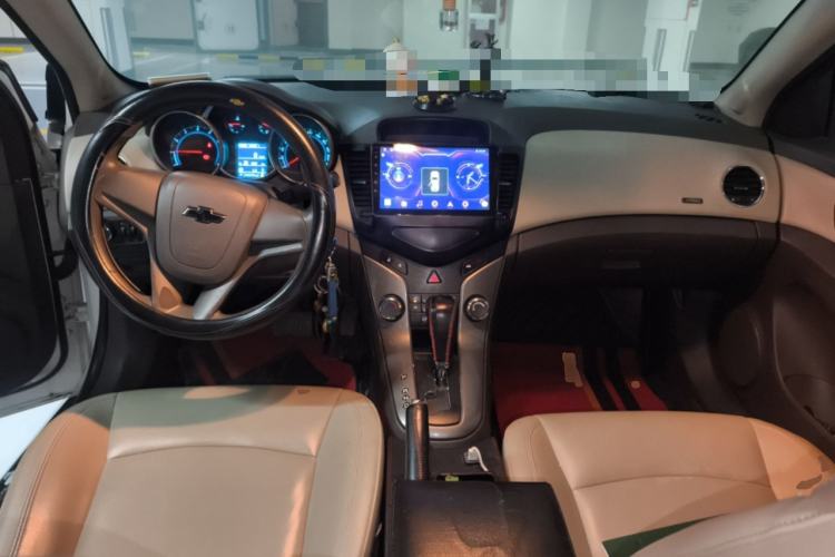 Used Chevrolet Cruze 2015 1.5L Classic SE AT Center Console