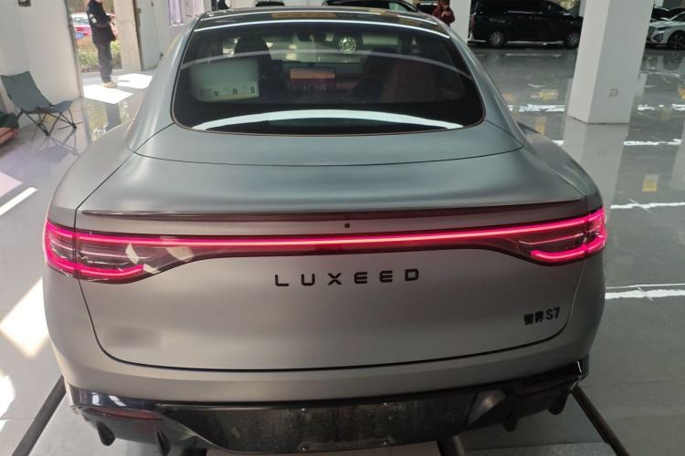 Used Hima Luxeed S7 2025 785 km Ultra