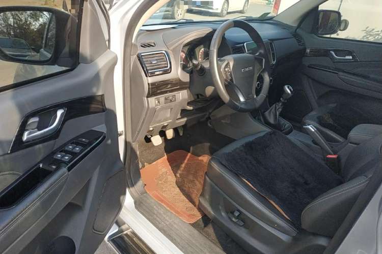 Used Isuzu D-MAX 2019 2.5T Two-Wheel Drive Manual Flagship Version China VI Emission Standard Extended Length JE4D25Q6A
