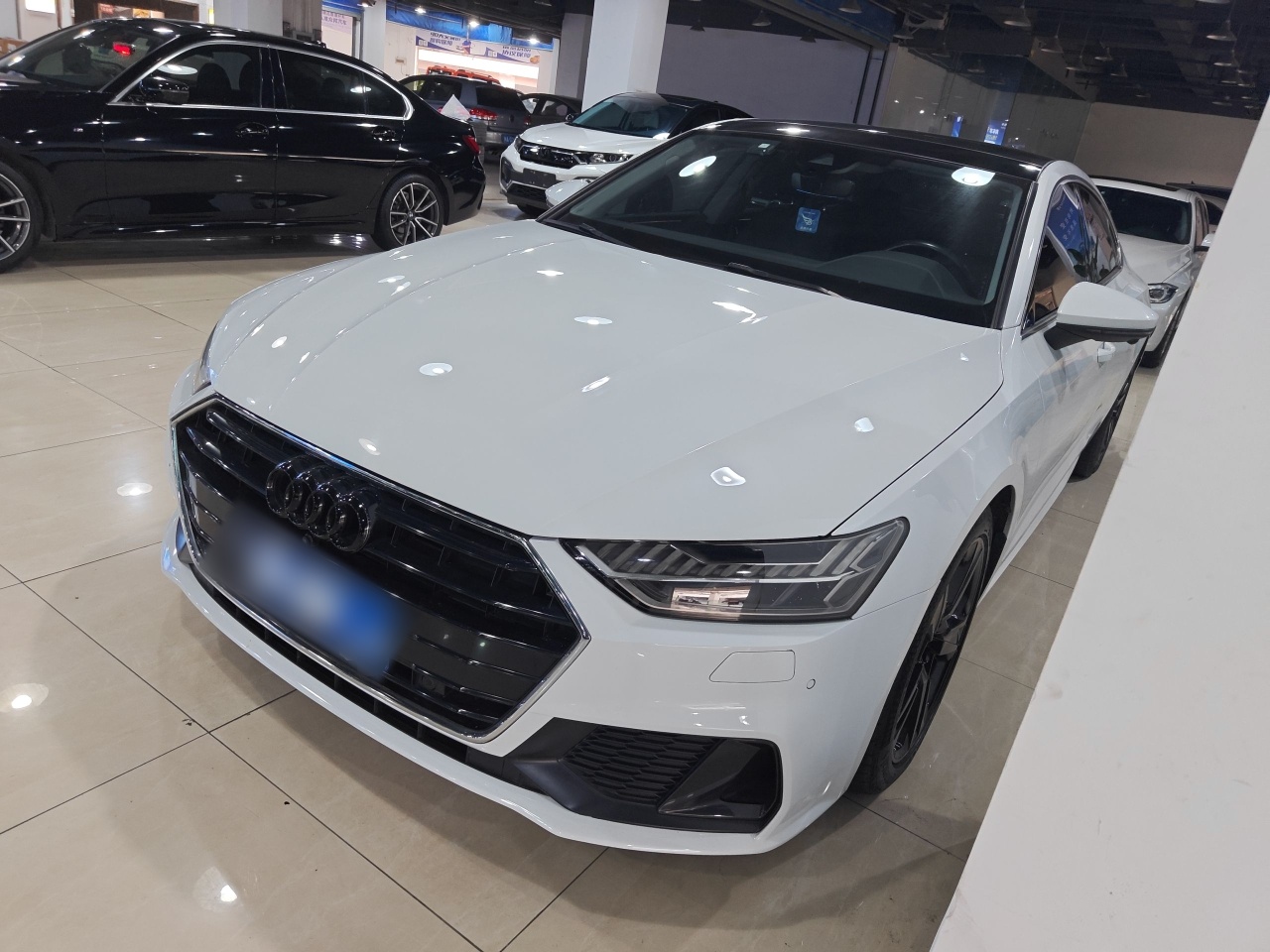 Под передней частью автомобиля