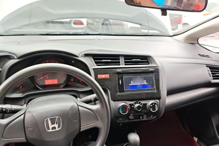 Used Honda Fit 2016 1.5L LX CVT Comfort Model Center Console