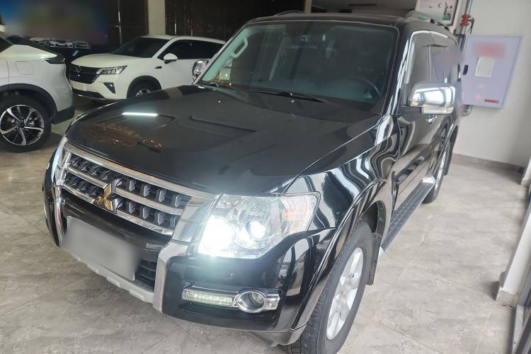 Used Mitsubishi Pajero 2015 3.0L Automatic Elite Plus Version China V Standard