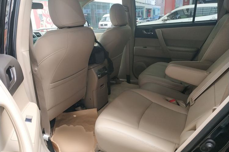 Used Toyota Highlander 2012 2.7L Two-Wheel Drive 7-Seater Elite Edition Left Rear Seat