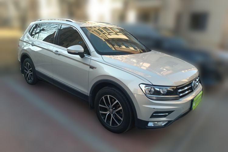 Used Volkswagen Tiguan L 2018 330TSI Automatic Two-Wheel Drive Luxury Edition Front Right 45 Deg