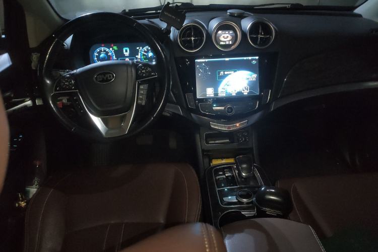 Used BYD Tang New Energy 2015 2.0T Four-Wheel-Drive Flagship Model