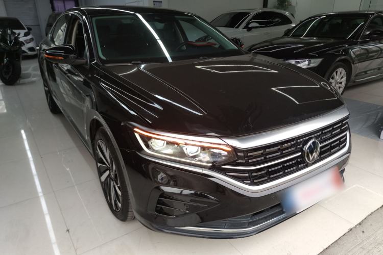 Used Volkswagen Passat 2022 330TSI Luxury Edition Front Right 45 Deg