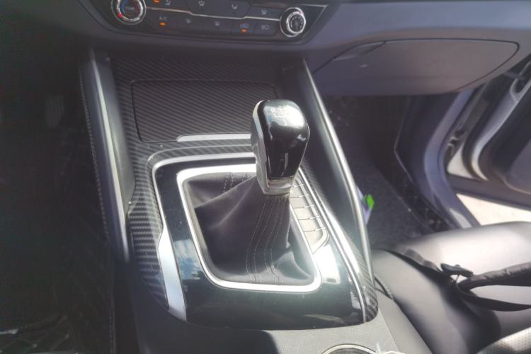 Used SAIC MAXUS D90 2017 2.0T Manual Two-Wheel Drive Mars Base Edition
