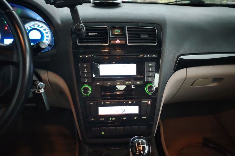 Used Geely Auto EC8 2013 2.0L Manual Elite Edition