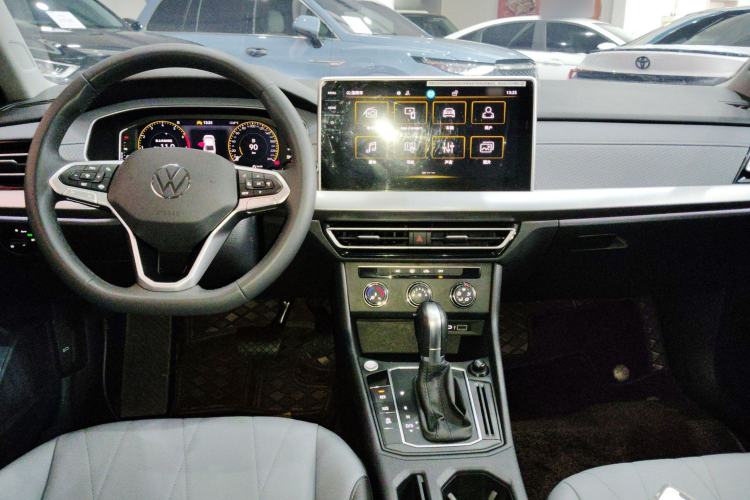 Used Volkswagen Lavida 2024 1.5L Automatic 5 Million Edition Center Console