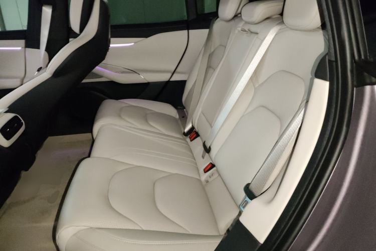 Used Xiaomi Auto SU7 2024 Rear-Drive Ultra-Long Range Advanced Pro-Level Intelligent Driving Version Left Rear Seat