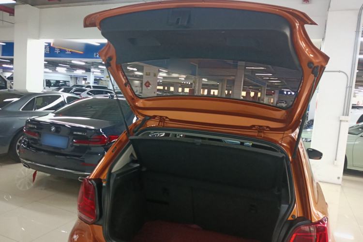 Used Volkswagen Polo 2016 1.6L Cross Polo Automatic Trunk