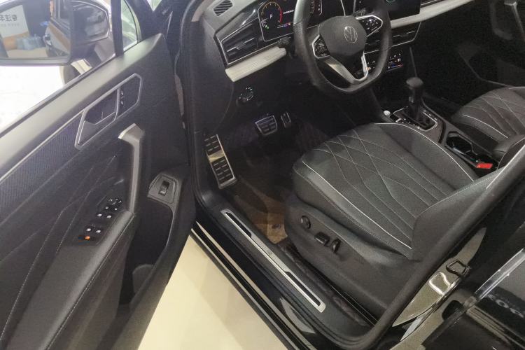 Used Volkswagen Tiguan L 2023 330TSI Automatic Two-Wheel Drive R-Line Enjoyment Edition Driver Seat