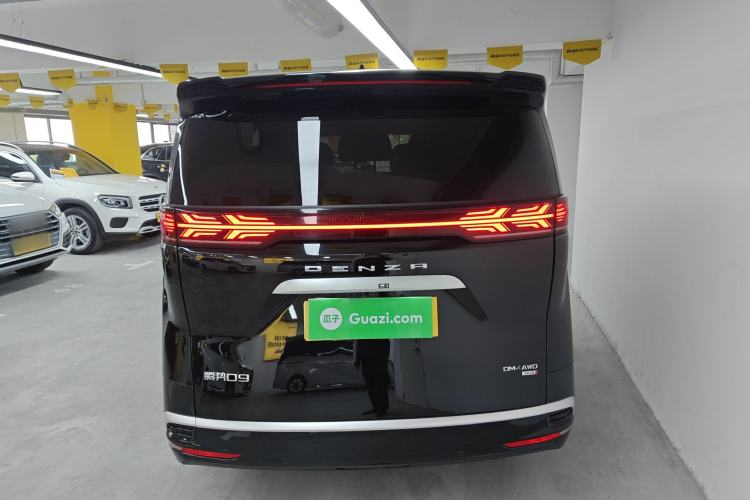 Used Denza D9 2025 DM-i Intelligent Drive 1020 Four-Wheel Drive Prestige Model
