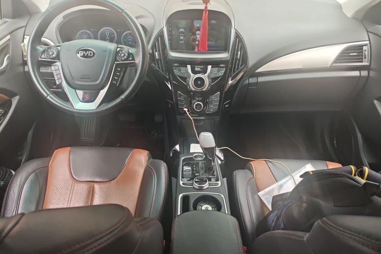 Used BYD Qin New Energy 2015 1.5T Dual-Crown Flagship Plus Edition Center Console