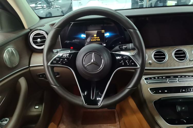 Used Mercedes-Benz E-Class 2022 Updated E 300 L Luxury Edition Steering Wheel