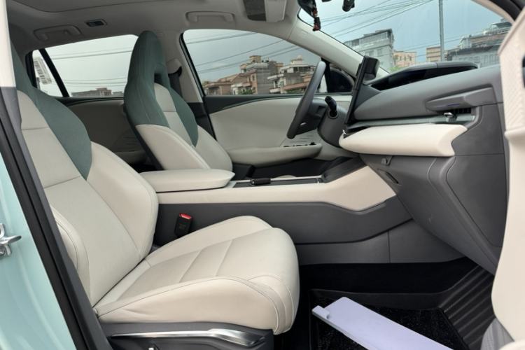 Used Lynk & Co 06 EM-P 2023 EM-P 126 Long-Range Halo Interior 6