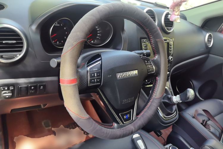 Used Haval H6 2016 Upgraded Model 1.5T Manual Two-Wheel Drive Elite Version Center Console