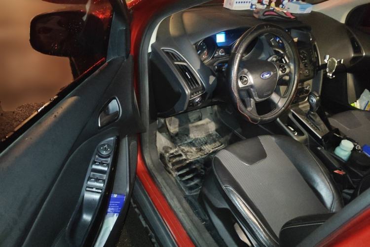 Used Ford Focus 2012 Hatchback 1.6L Automatic Fashion Edition
