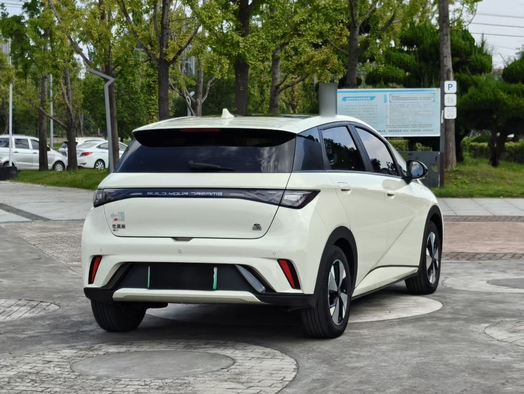 BYD Dolphin 2023 420 km Fashion Edition — снимка 15