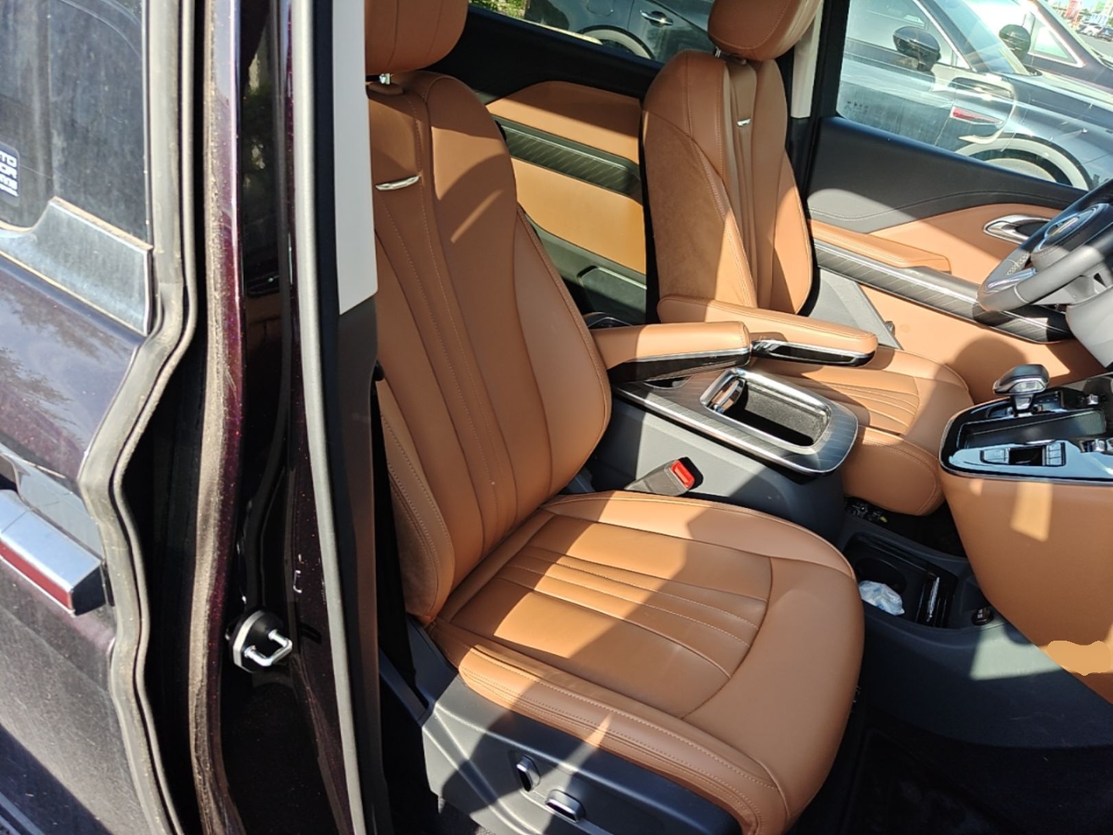 Hongqi HQ9 PHEV 2024 2.0T Four-Wheel Drive Business Edition — снимка 19