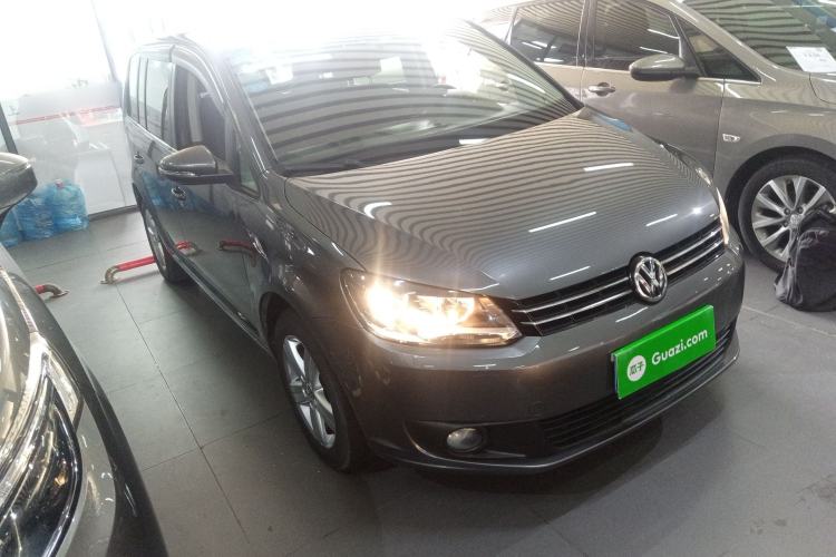 Used Volkswagen Touran 2015 1.4T Manual Fashion Edition 5-Seater Exterior 1